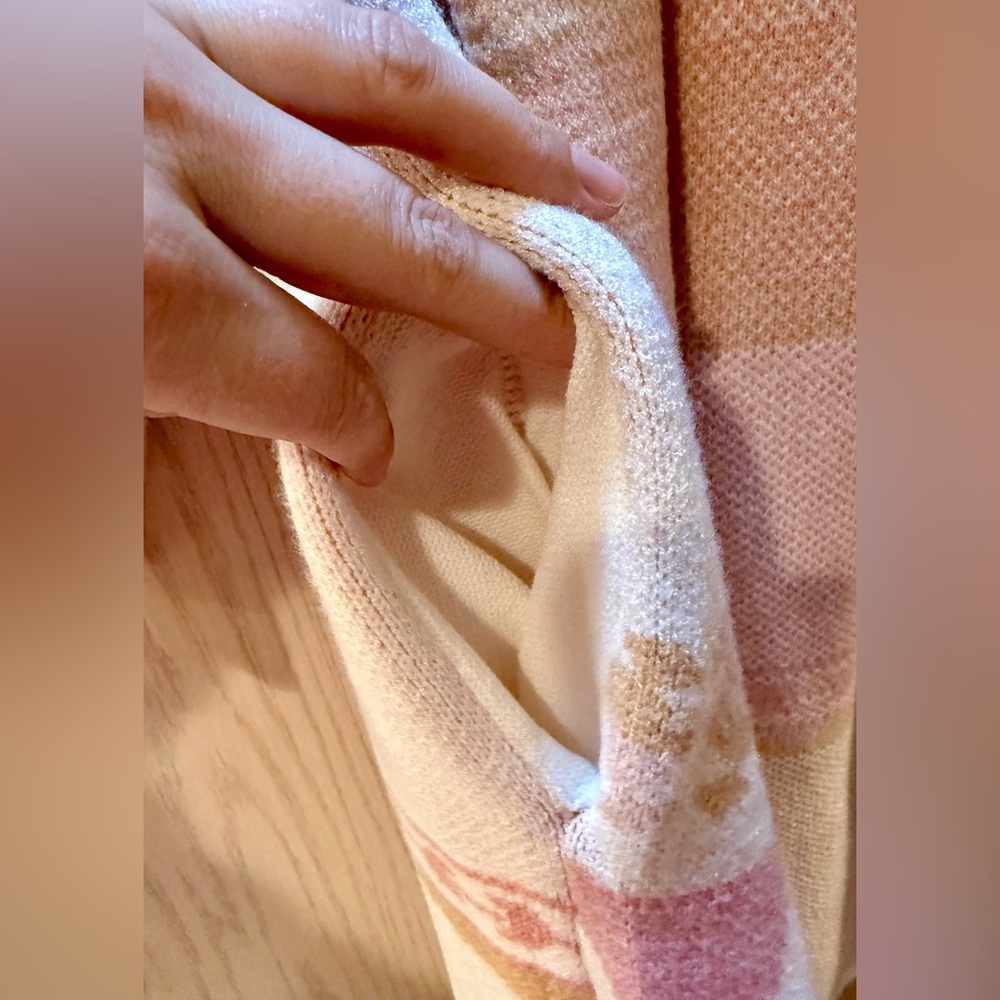 Elegant Pink and Cream Cardigan - Picture 8 of 11